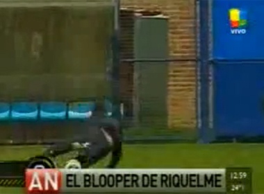 Riquelme vap bong nga dui dui hinh anh