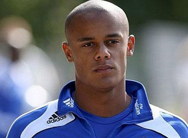Manh khoe cua Vincent Kompany khien nhieu 'sao' khoc thet hinh anh