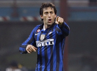 'Hoang tu' Milito nhan giai Thung rac vang hinh anh