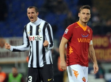 Thoat hiem truoc Roma, Juve keo dai chuoi bat bai hinh anh