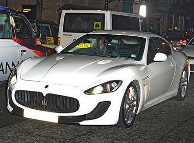 Fan MU dan mat Balotelli ngay tren pho hinh anh