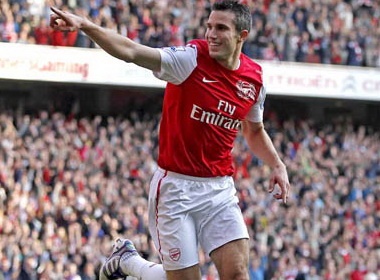 Cu sut bong song cua Van Persie lot top 10 ban dep nhat tuan hinh anh