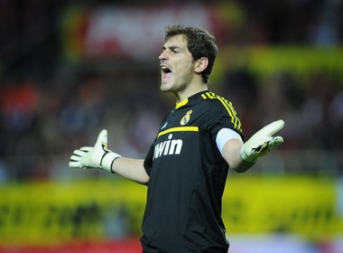 Pha cuu thua khong tuong cua Iker Casillas hinh anh