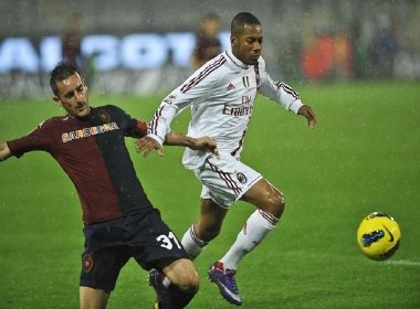 Ibrahimovic lap cong dua Milan tai chiem ngoi dau hinh anh