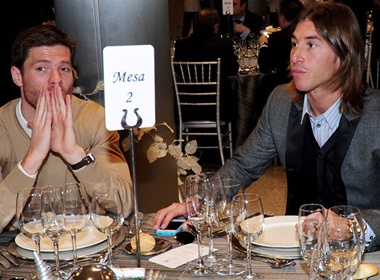 Bua tiec Giang sinh dam am cua 'sao' Real hinh anh