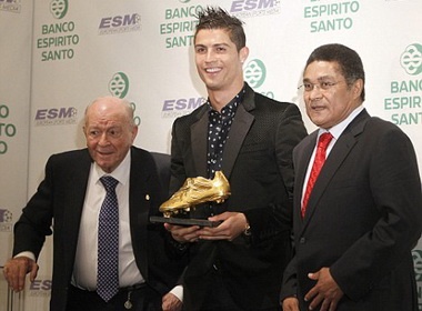 Huyen thoai Eusebio nhap vien vi viem phoi hinh anh