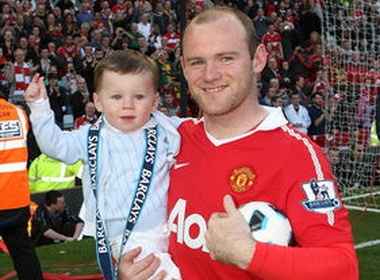 Rooney tap cho be Kai tro thanh golf thu hinh anh