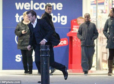 Becks 'co gio' mua qua Giang sinh hinh anh