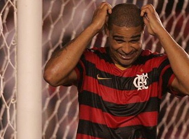 Nghich sung, Adriano suyt cuop mang mot phu nu hinh anh