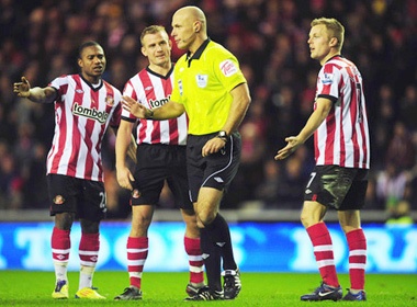Sai lam ngo ngan cua trong tai Howard Webb hinh anh