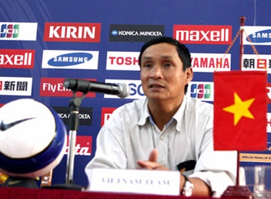 VFF dau dau tim thay noi thay HLV Goetz hinh anh