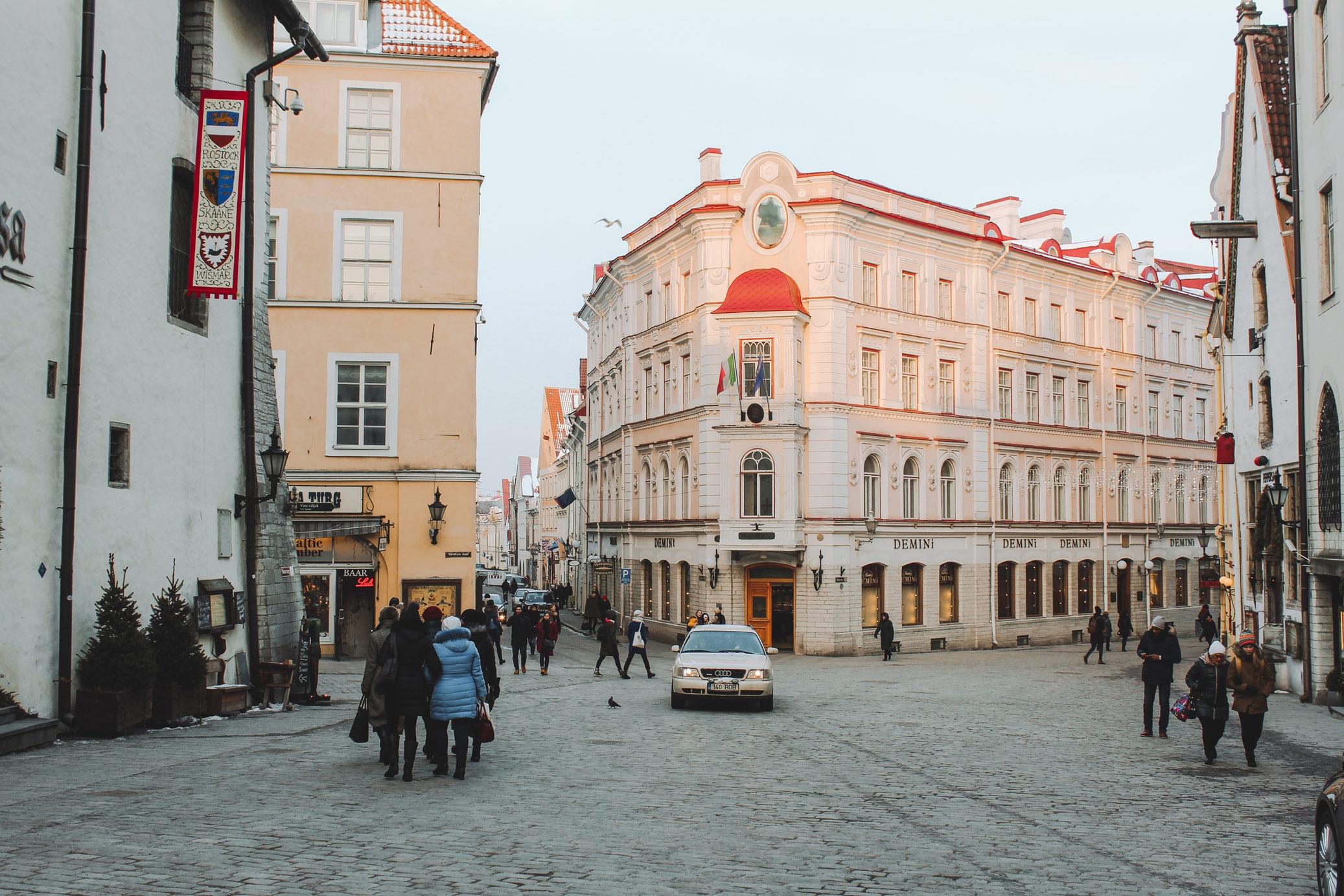 Thanh pho co Tallinn, noi bi thoi gian quen lang hinh anh 13