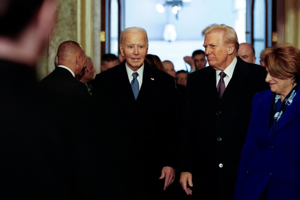 Washington day song voi de xuat 'nghi huu o tuoi 75' hinh anh