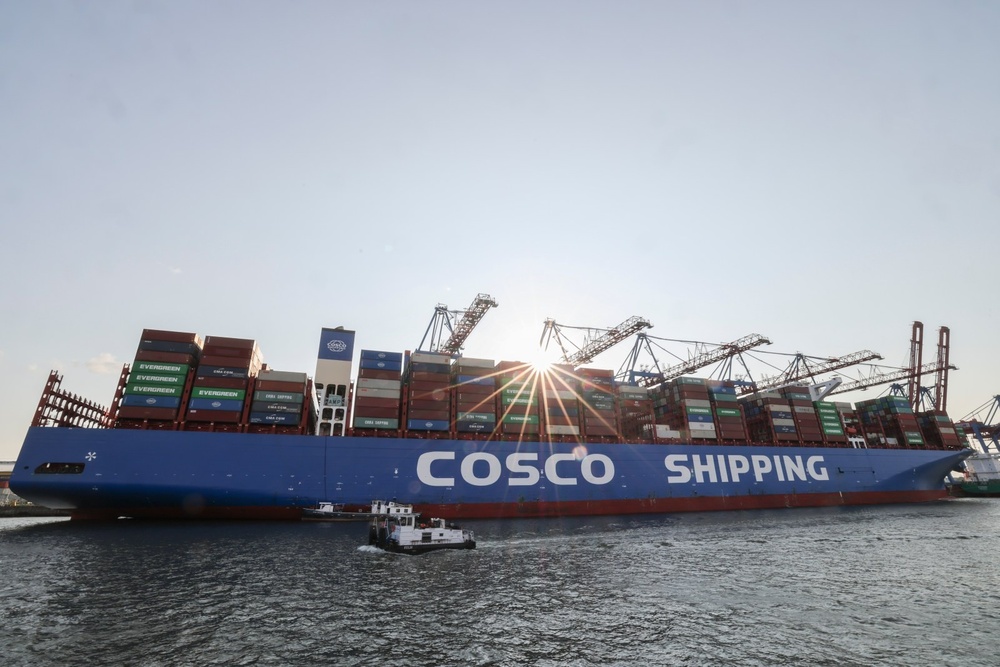 Hai tau Trung Quoc phai quay dau tai eo bien Hormuz hinh anh