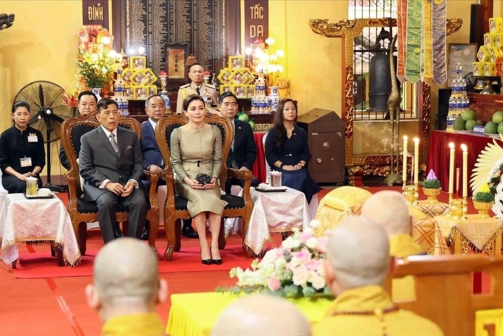 Nhà vua và Hoàng hậu Thái Lan thăm chùa Quán Sứ và dự lễ cầu an