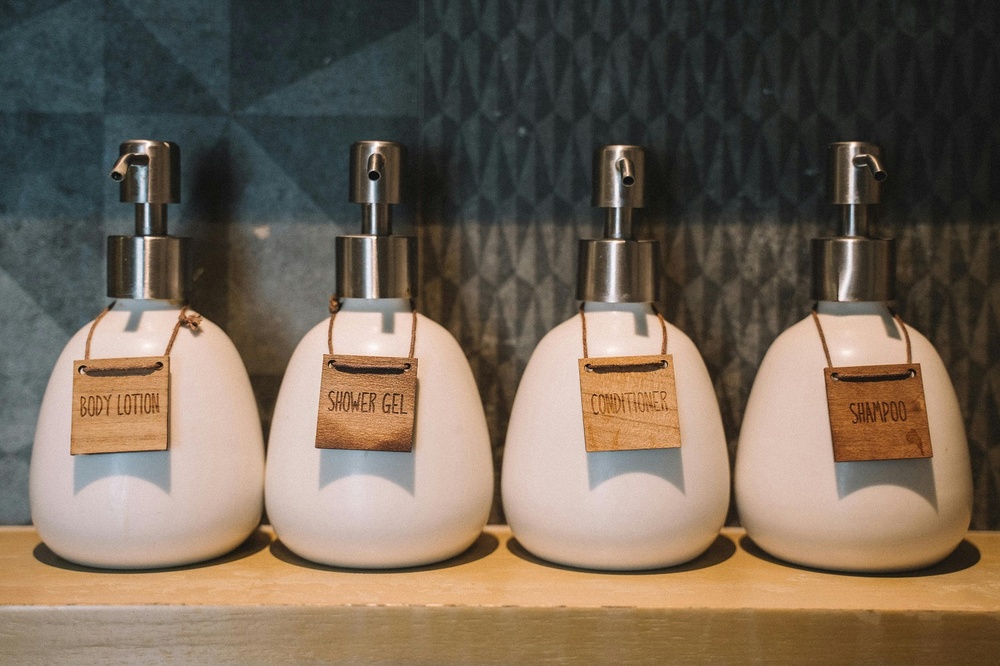 Thu do tranh dung trong khach san hinh anh