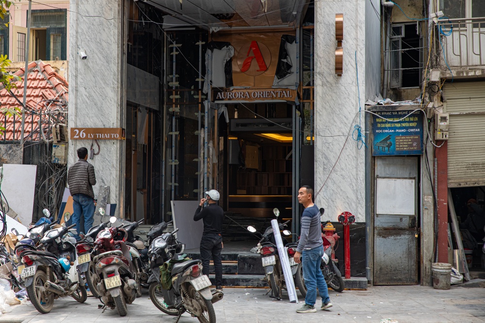 Khach san 9 tang sap di doi khoi 'dat kim cuong' ho Guom hinh anh