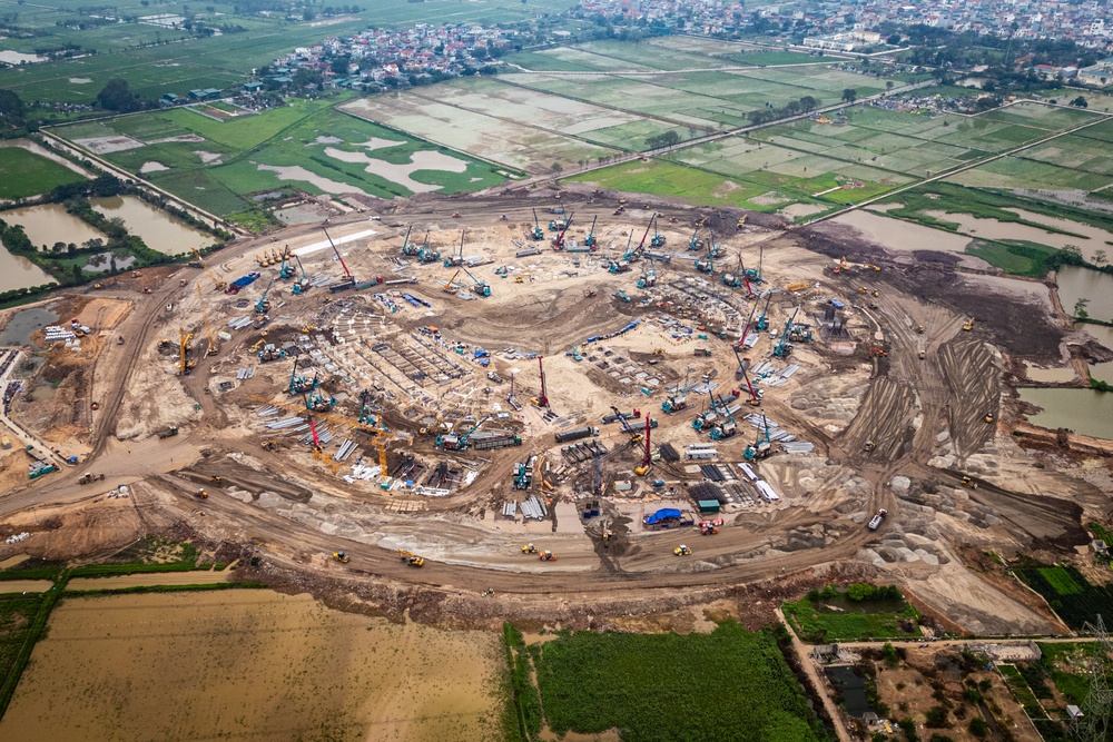 Toan canh san van dong lon bac nhat the gioi sau 3 thang khoi cong hinh anh