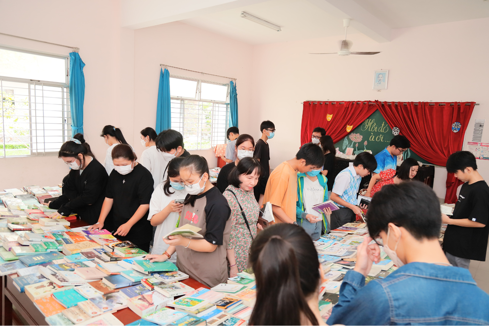 Hoi sach Mo Hoi Mo viet tiep cau chuyen ket noi tri thuc hinh anh