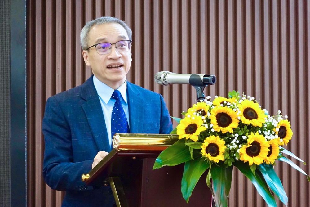 Sach dien tu tang, sach in giam trong nam 2025 hinh anh