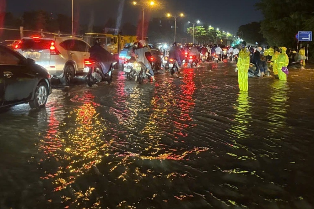 Hà Nội nêu nguyên nhân xuất hiện 2 điểm ngập ở Long Biên sau trận mưa lớn