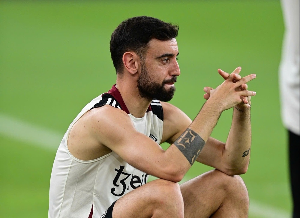 Bruno Fernandes tram tu truoc de nghi roi MU hinh anh