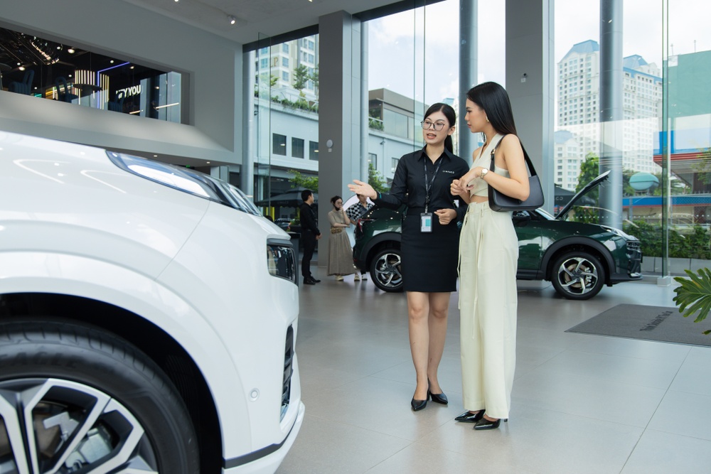 Khong con thue duoc xe tu lai sat Tet, gia tang gap doi hinh anh