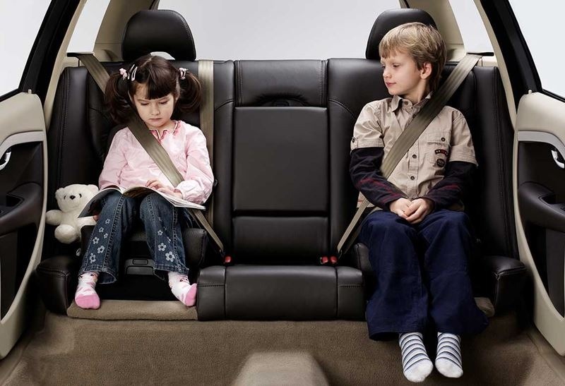 Oto nao duoc trang bi san 'ghe tre em'? hinh anh