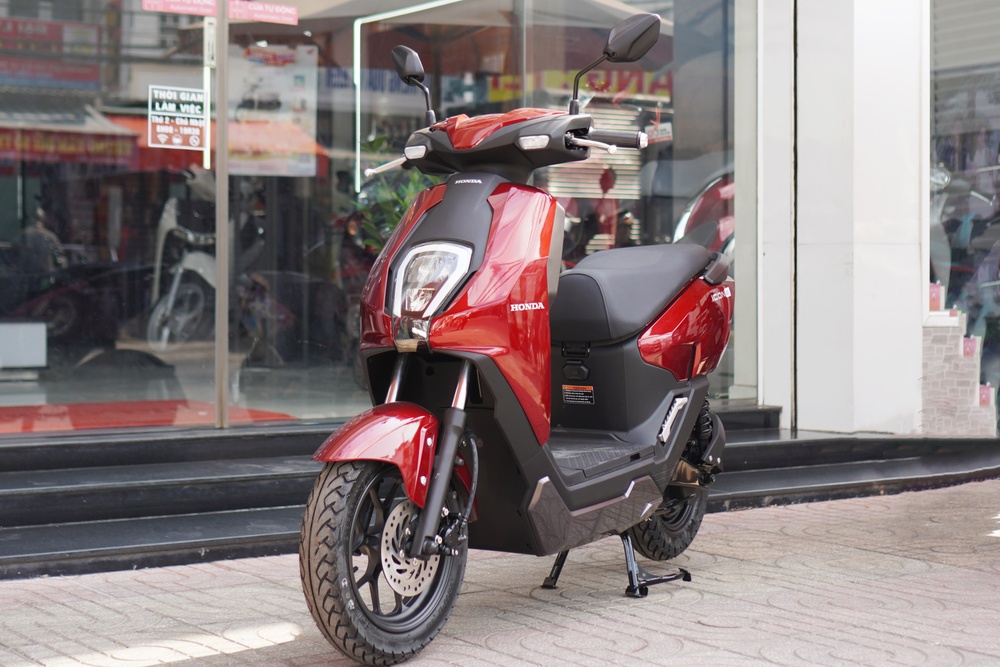 Chon xe may dien Honda ICON e: hay VinFast Evo Grand voi 30 trieu? hinh anh