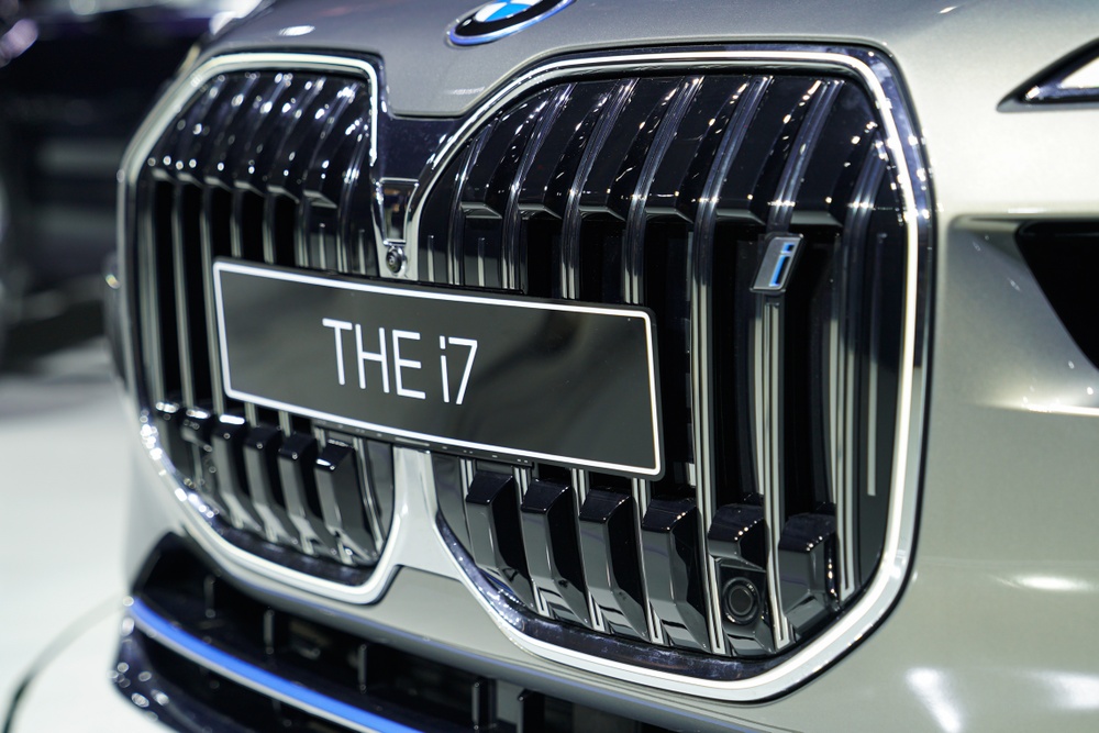 BMW - Audi - Mercedes, bo 3 xe sang nuoc Duc dang lam gi de vuot kho? hinh anh