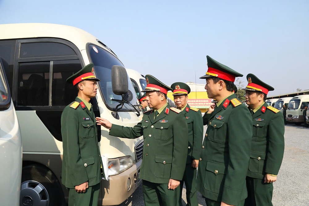 Quan doi se dua, don dai bieu du Dai hoi Dang lan thu XIV hinh anh