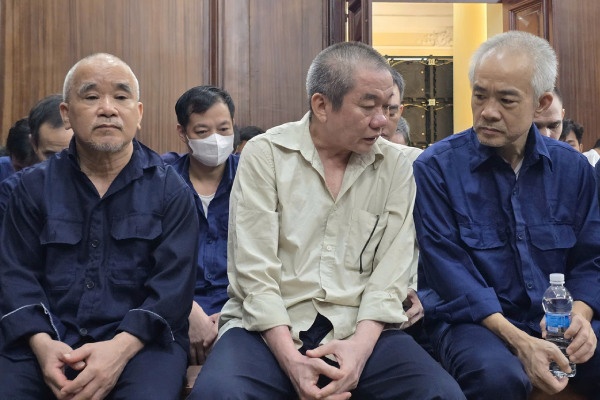 Dien bien vu 16.000 nguoi duoc cap chung chi lai xe trai quy dinh hinh anh