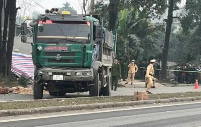 Mot CSGT bi oto dam tu vong khi lam nhiem vu hinh anh