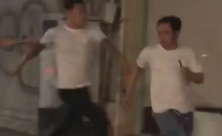 Danh nhau o trung tam TP.HCM sau va cham giua xe Bentley va oto 7 cho hinh anh