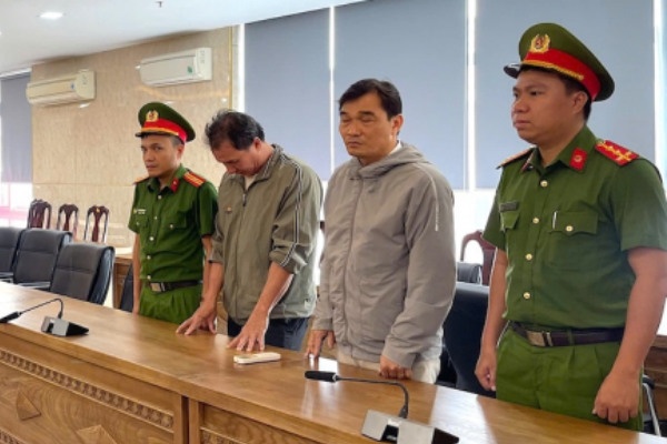 Hang loat chu doanh nghiep bi khoi to ve hanh vi mua trai phep hoa don hinh anh