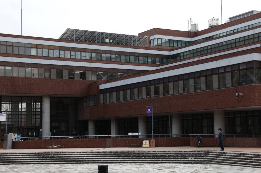 Dai hoc phai xin loi vi pho giao su xuc pham du hoc sinh hinh anh