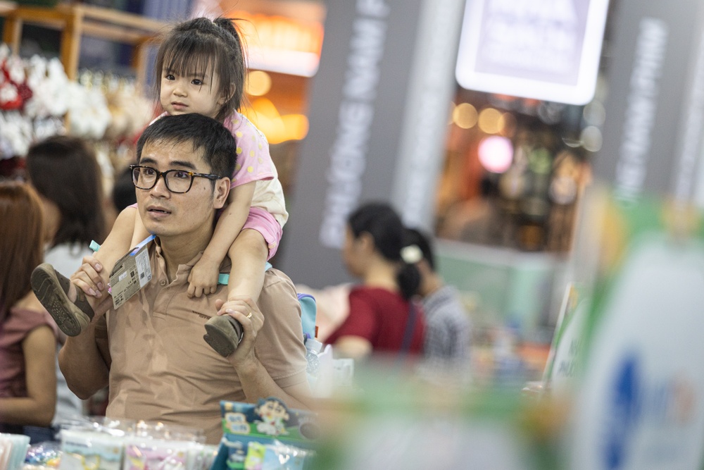 Hang nghin nguoi tham quan Duong sach Tet 2026 o TP.HCM hinh anh