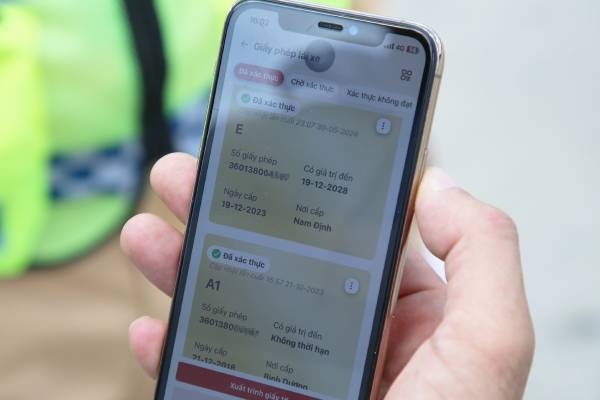 Cuc CSGT: Nguoi dan co the dang ky cap, doi giay phep lai xe online hinh anh