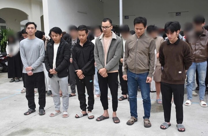 Cong ty cong nghe tuyen 63 nguoi lap trinh web co bac truc tuyen hinh anh