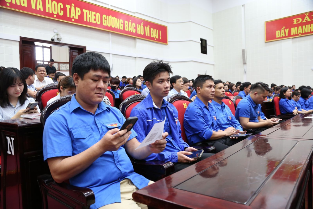 Hon 6.000 dai bieu Thai Binh tap huan su dung cong nghe so tren Zalo hinh anh