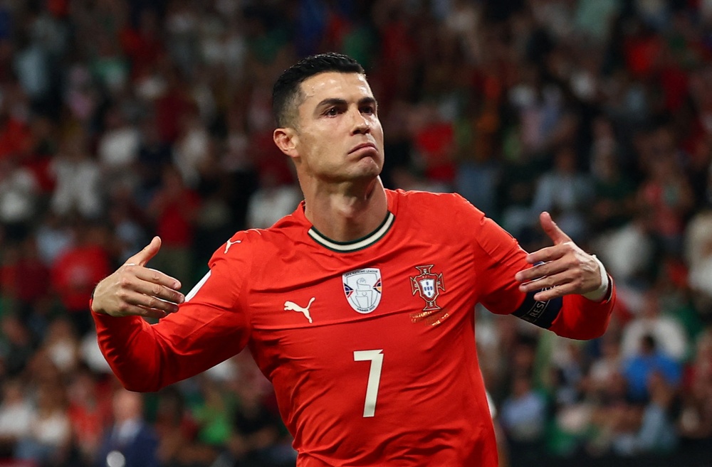 Rio Ferdinand bao ve Ronaldo hinh anh