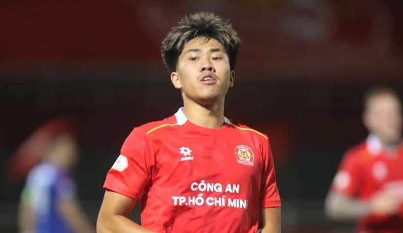 Khoa Ngo lai ghi ban hinh anh