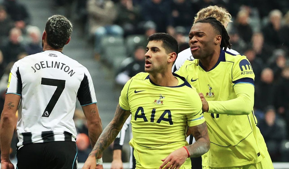 Newcastle duoc khuyen co tinh thua de Tottenham xuong hang hinh anh