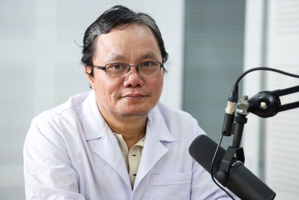 Bac si Truong Huu Khanh noi ve mui vaccine giup giam so tre nhap vien hinh anh