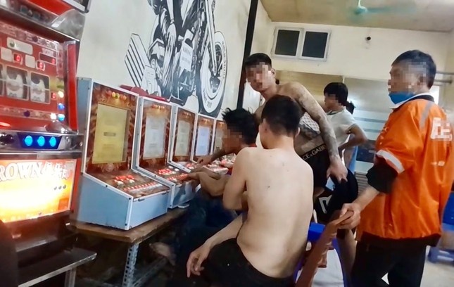 Nhan nhản máy đánh bạc trá hình ở Hà Nội
