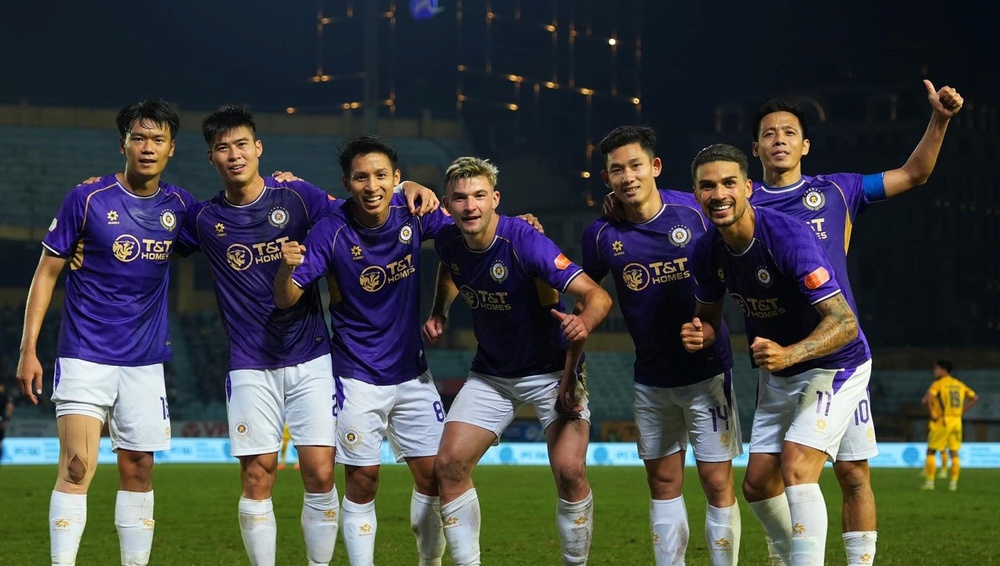 CLB Ha Noi chi con kem Ninh Binh 1 diem hinh anh