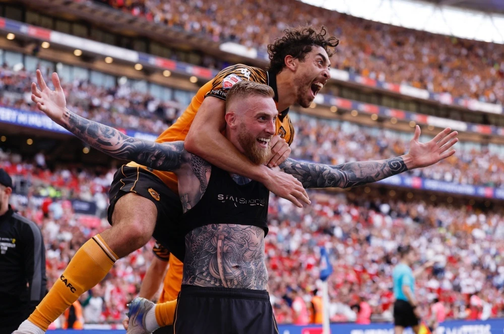 Hull tro lai Premier League hinh anh