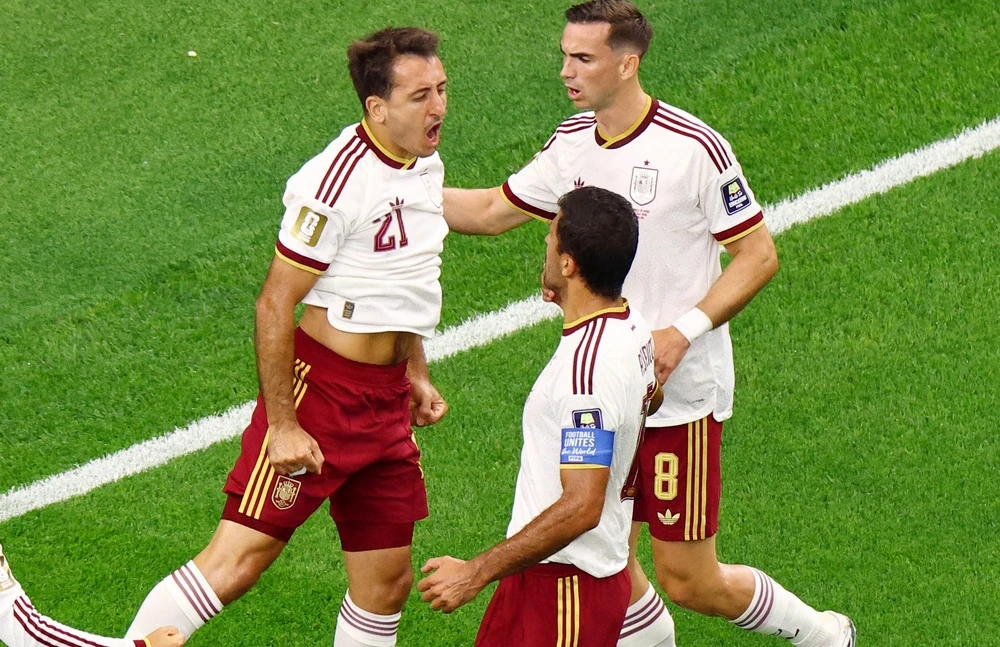 Pháp 0-1 Tây Ban Nha: Sai lầm đáng trách
