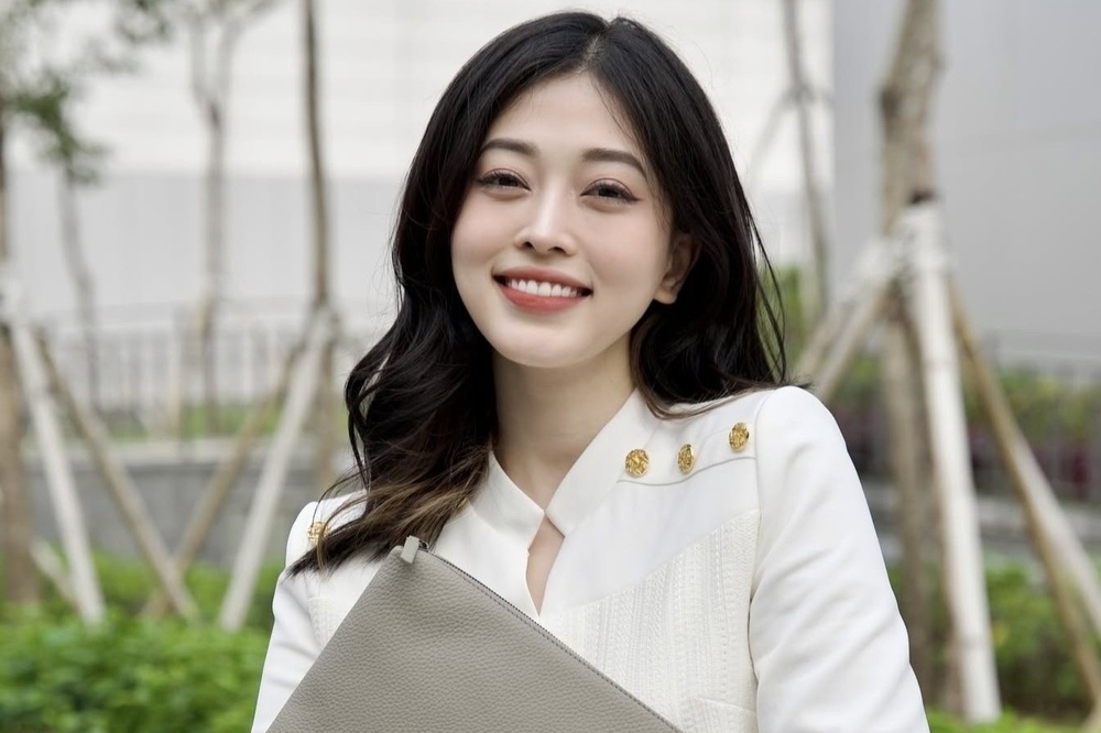 Á hậu Phương Nga: 'Tôi trưởng thành hơn nhờ đọc sách'