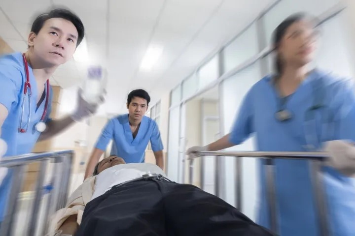 'Cau nho' bi gay sau quan he, nguoi dan ong nhap vien cap cuu hinh anh